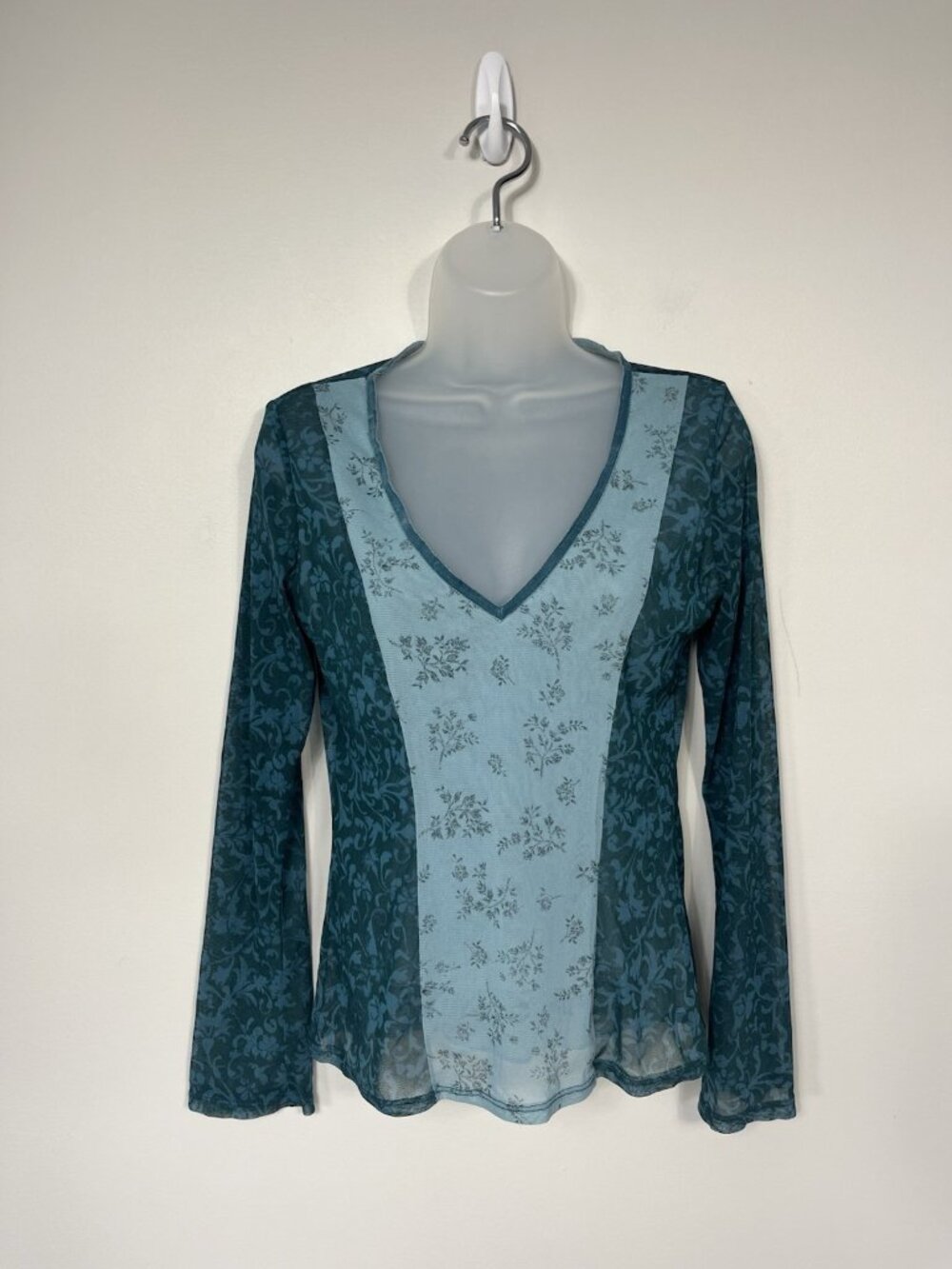 New York & Company Mesh Y2K  Top Size Small Stretchy V Neck Blue Whimsy